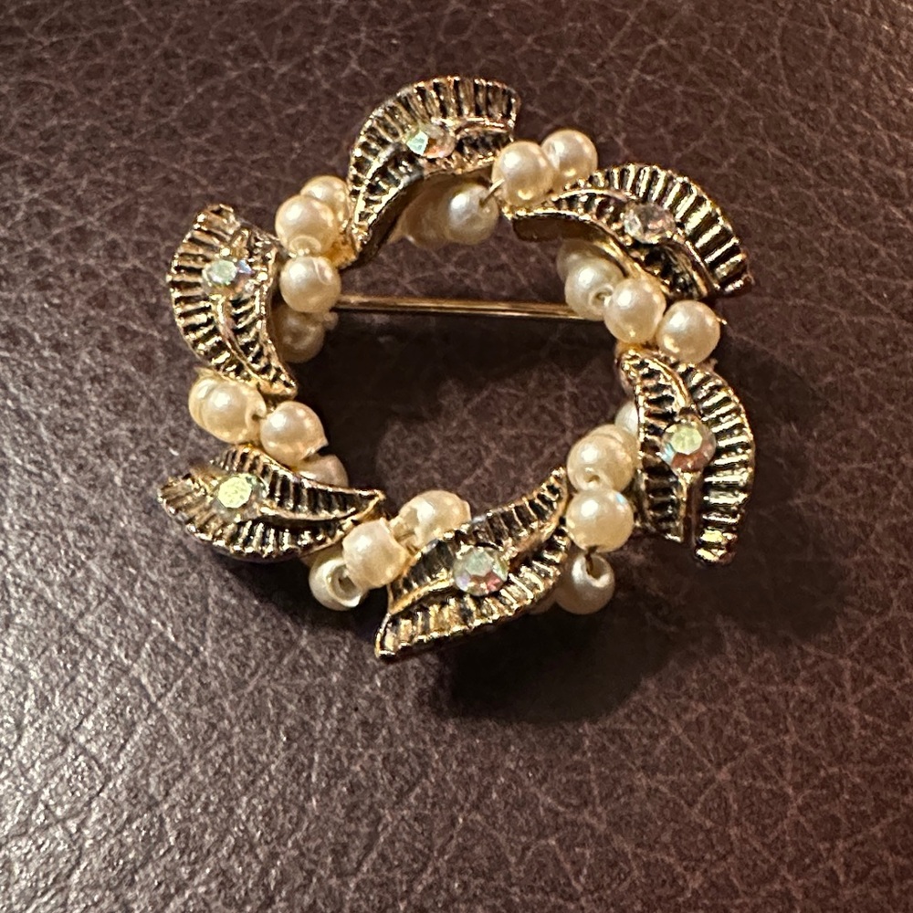 Vintage Gold and‎ Pearl Brooch